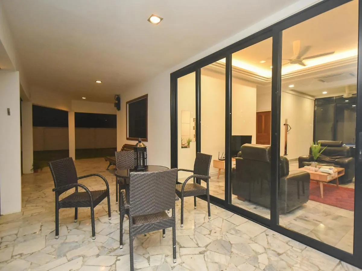 Jb Luxury Bungalow By Nest Home 10 Pax Johor Bahru Holiday home